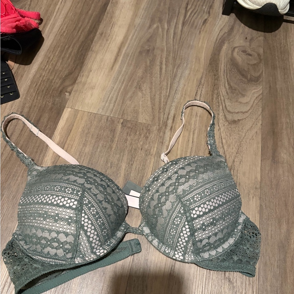 Victoria's Secret Green Lace Push-Up Bra with Light Pink Straps